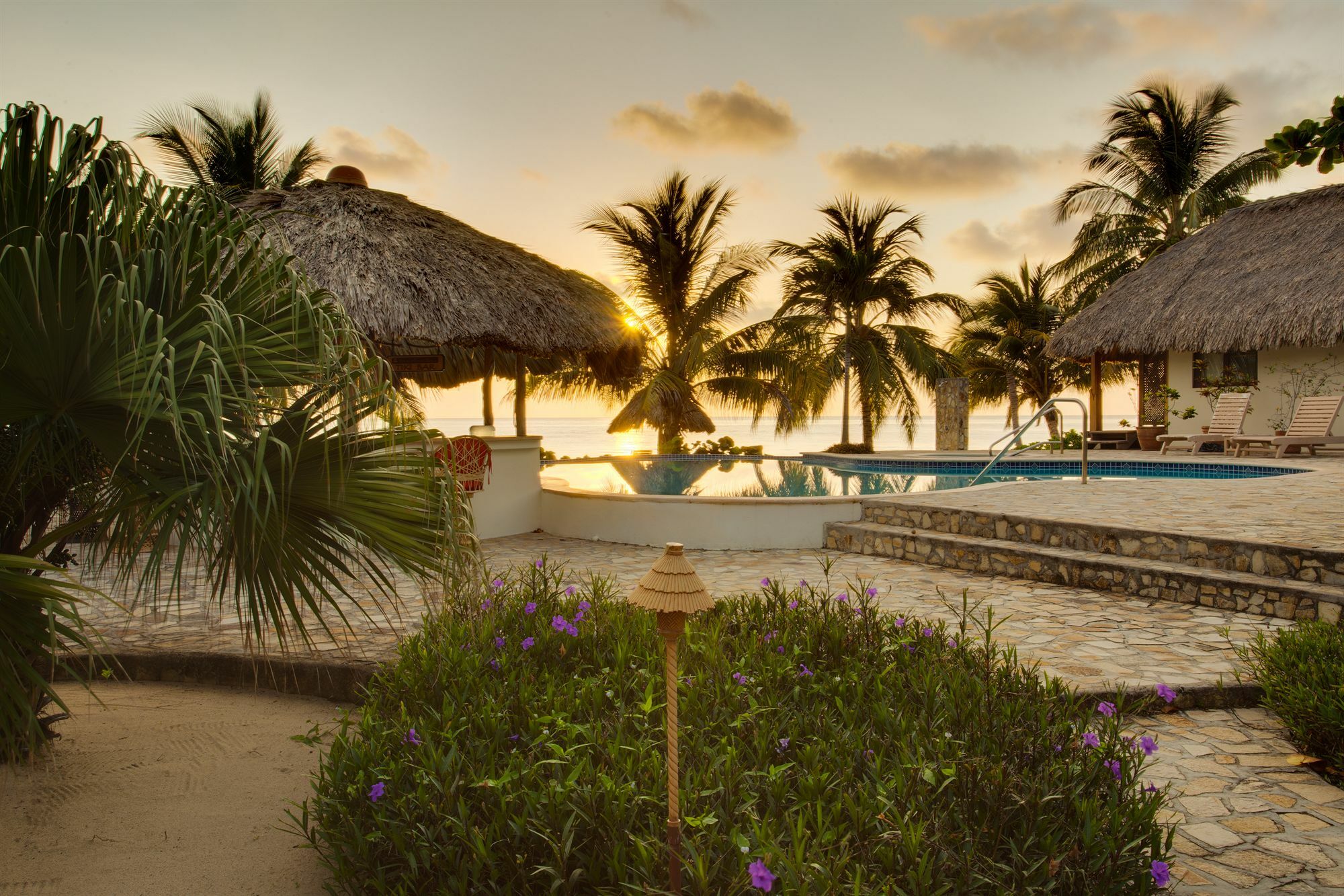 Almond Beach Resort And Spa Dangriga Exterior photo